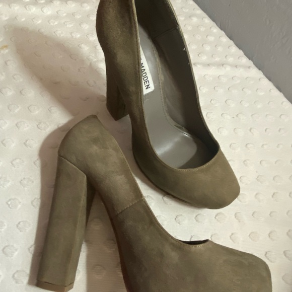 STEVE MADDEN Serrina Taupe Suede Pump - Picture 12 of 16
